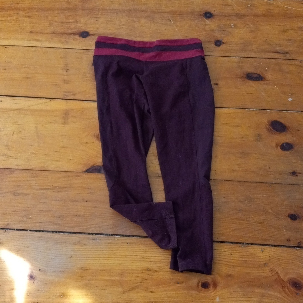 Lululemon womens size 6 crop leggings burgundy/red. capri.
